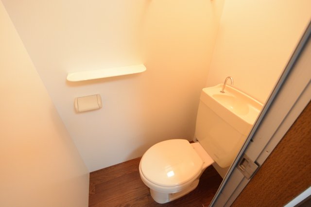 トイレ　ウォシュレット付きのトイレです♪