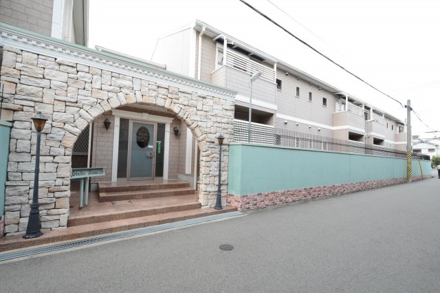 建物外観　オートロック・宅配BOX付き☆