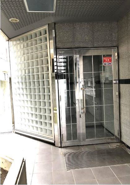 エントランス　安心のオートロック完備です