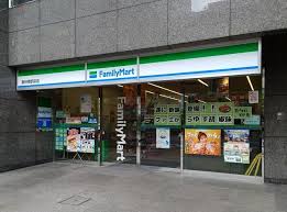 コンビニ　ファミリーマート 飯田橋駅前店（コンビニ）まで377m
