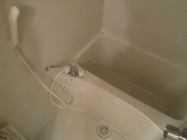 バス・シャワールーム　※別部屋同間取りのお写真となります。参考にご覧くださいませ。