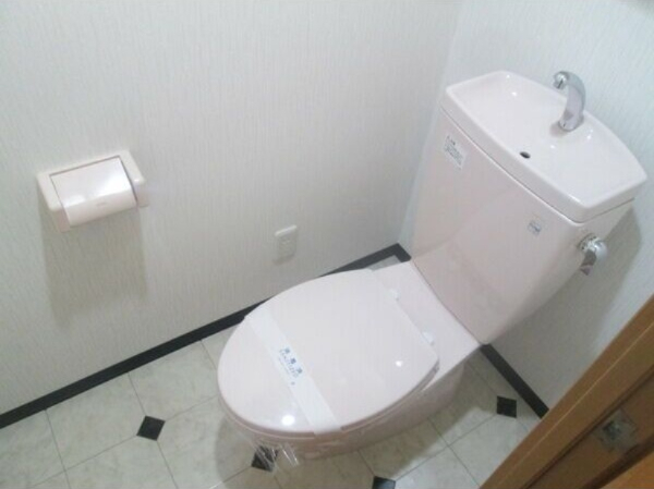 トイレ　※別部屋同間取りのお写真となります。参考にご覧くださいませ。