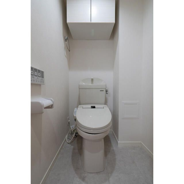 トイレ　■温水洗浄便座■ウォールキャビネット収納付き♪