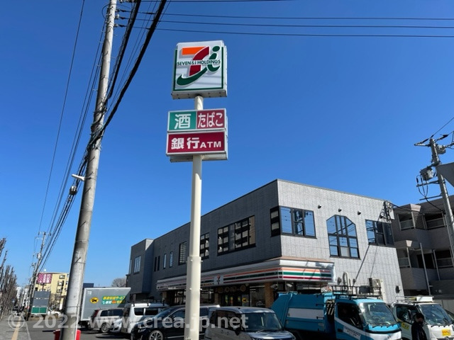 コンビニ　セブンイレブン（コンビニ）まで218m
