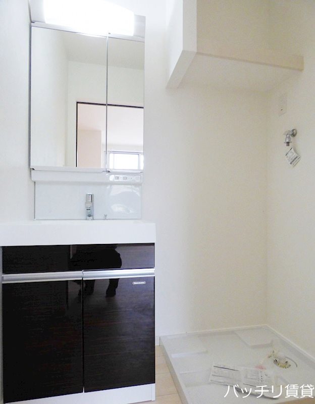 洗面設備　※同型タイプの為、現状を優先いたします。