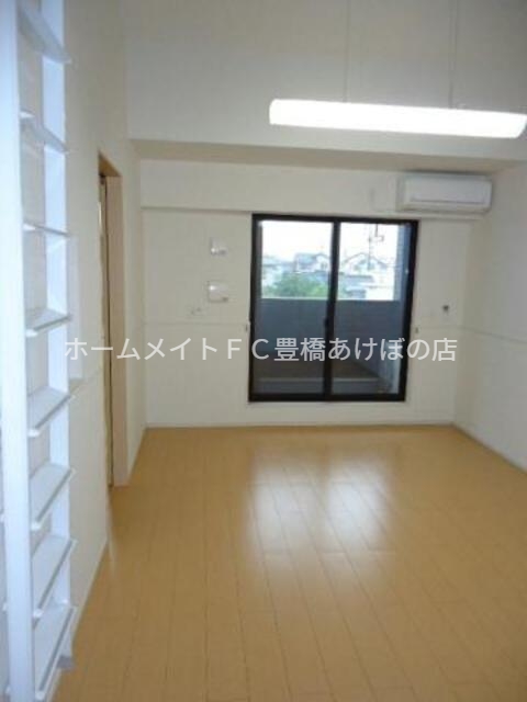 居室・リビング　室内