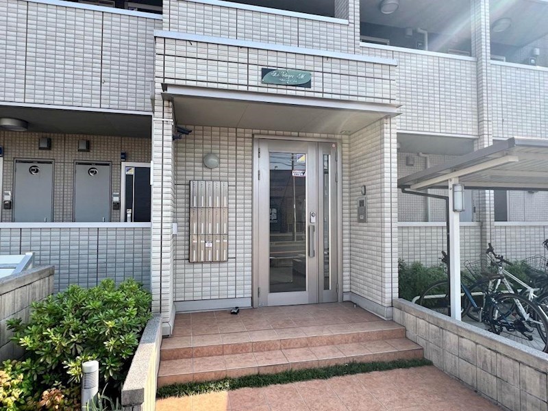 エントランス　エントランスは安全配慮のオートロック付きです