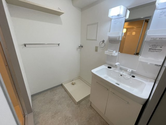 洗面設備　スペースが確保できる洗面所です