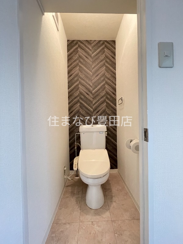 トイレ　清掃前　同型別部屋写真