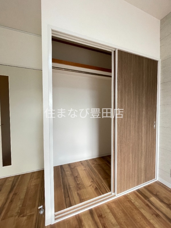 収納　清掃前　同型別部屋写真
