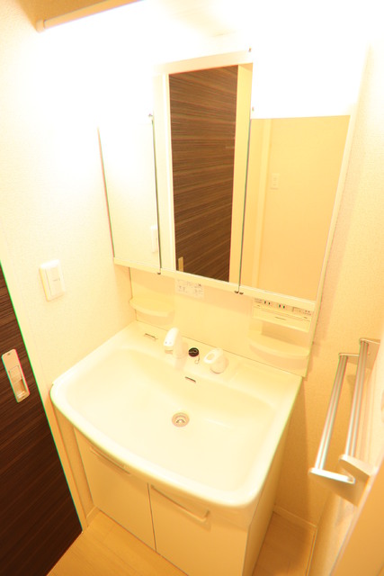 洗面設備　独立洗面台です！