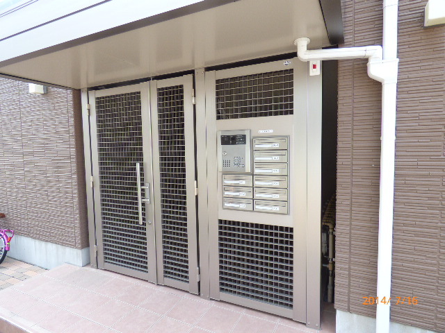 エントランス　オートロック付いてます。