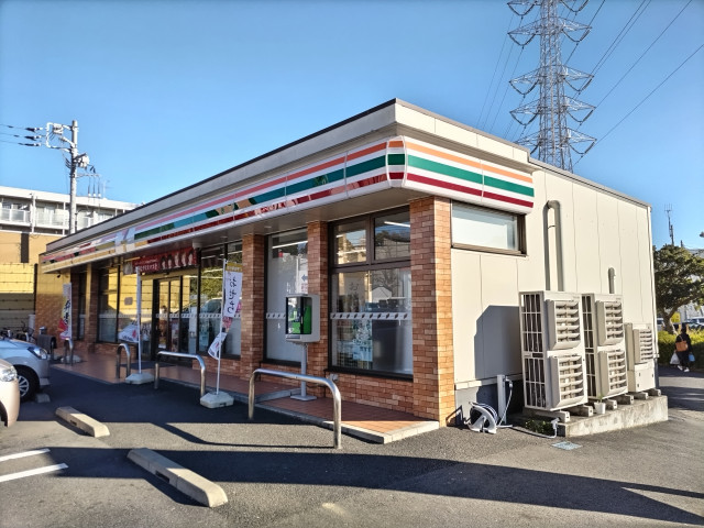 コンビニ　セブン－イレブン　千葉高品町店（コンビニ）まで550m
