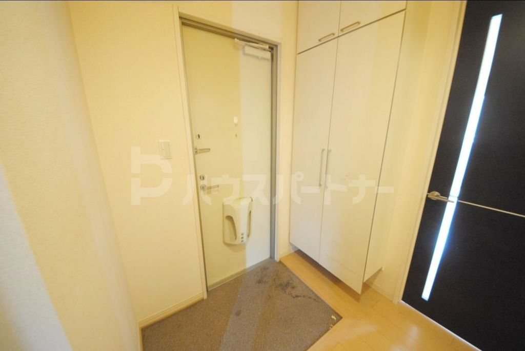 玄関　リフォーム中です。