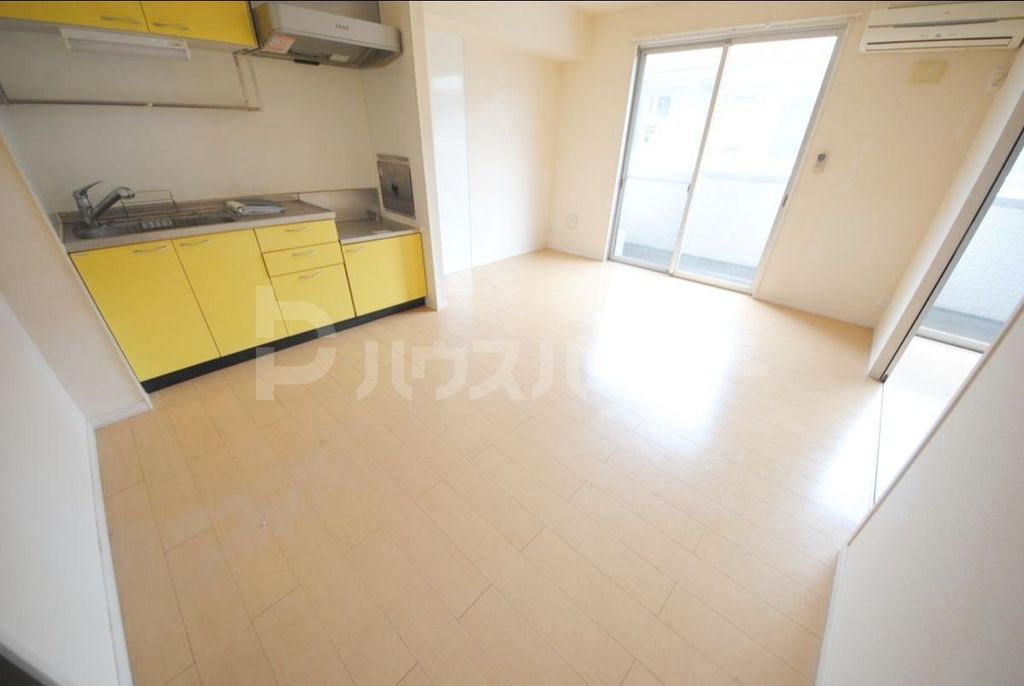 居室・リビング　リフォーム中です。