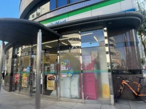 コンビニ　ファミリーマート 牛島町店（コンビニ）まで200m