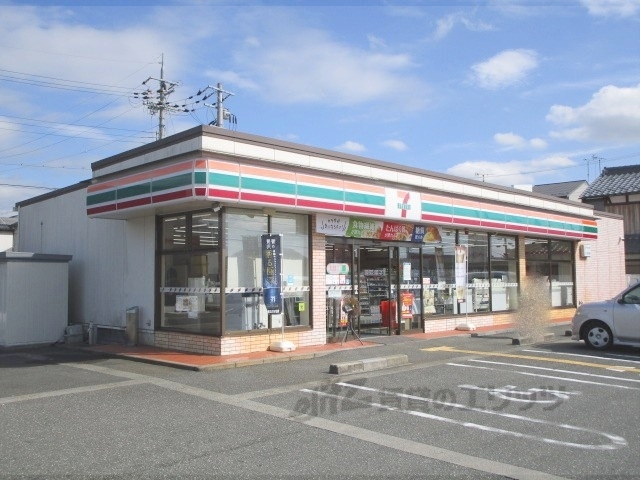 コンビニ　セブンイレブン北近江高月店（コンビニ）まで800m