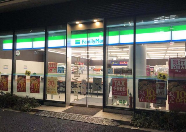 コンビニ　ファミリーマート神田須田町二丁目店（コンビニ）まで122m