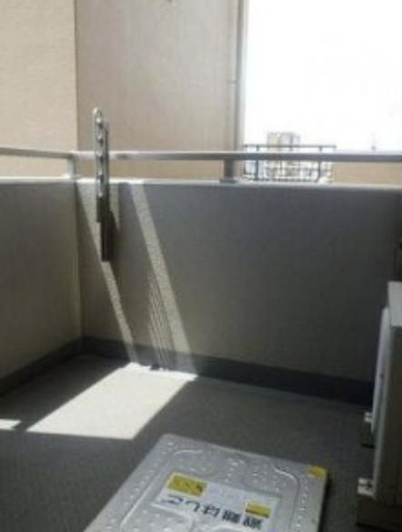 バルコニー　暖かな日差しのふりそそぐバルコニー