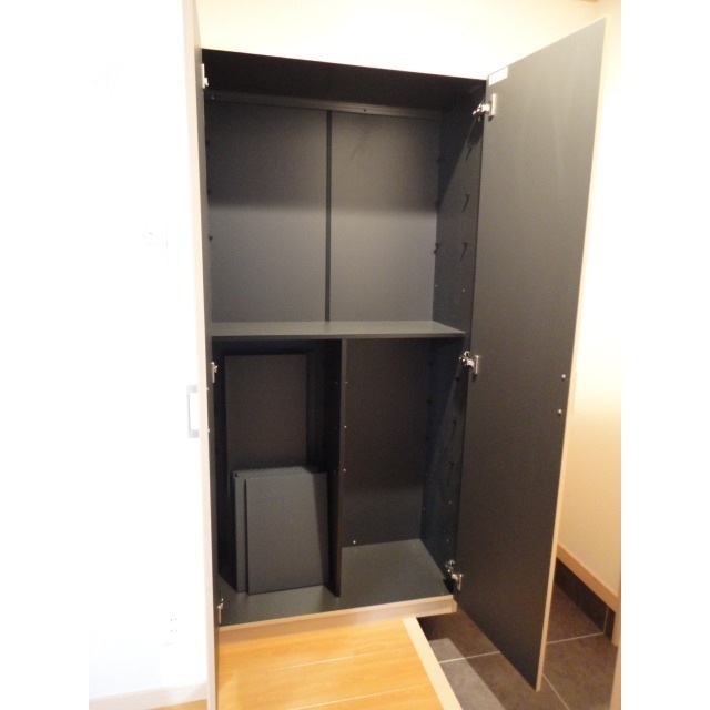 収納　ミラー付きシューズボックス