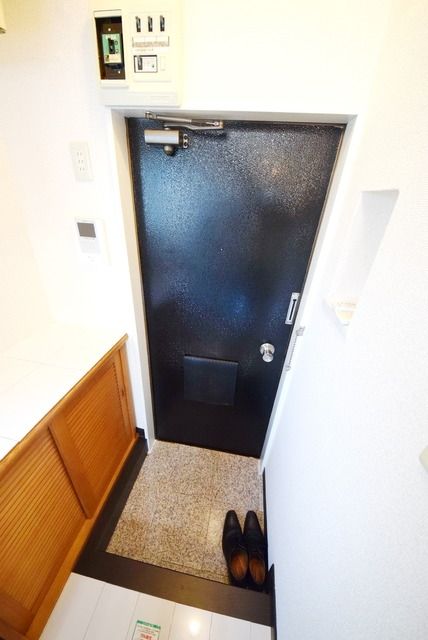 玄関　★収納付きの玄関です★