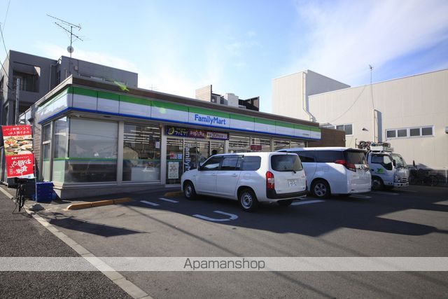 コンビニ　ファミリーマート（コンビニ）まで775m