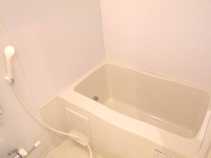 バス・シャワールーム　※写真は反転タイプのお部屋です
