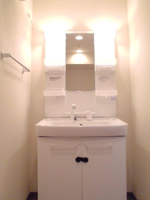 洗面設備　※写真は反転タイプのお部屋です