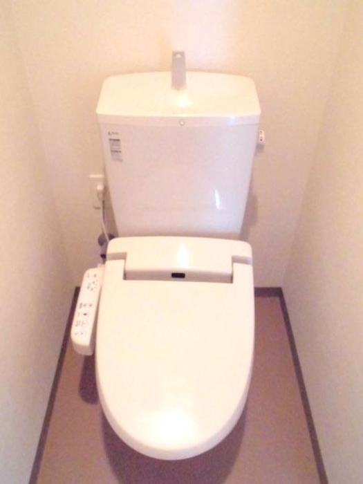 トイレ　※写真は反転タイプのお部屋です