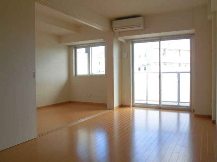 居室・リビング　※写真は反転タイプのお部屋です