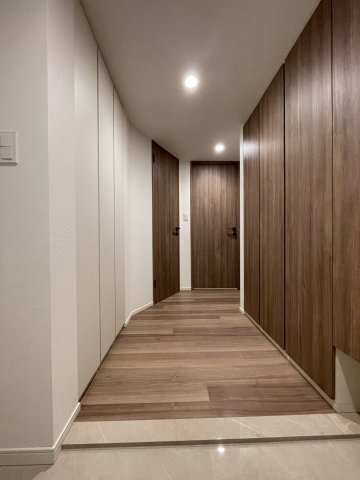 玄関　収納もある玄関です