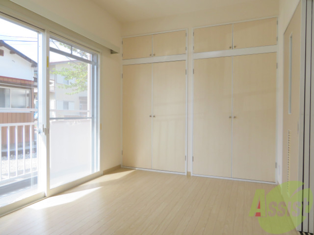 その他部屋・スペース　白基調のお部屋は、部屋が明るく広く感じますね。