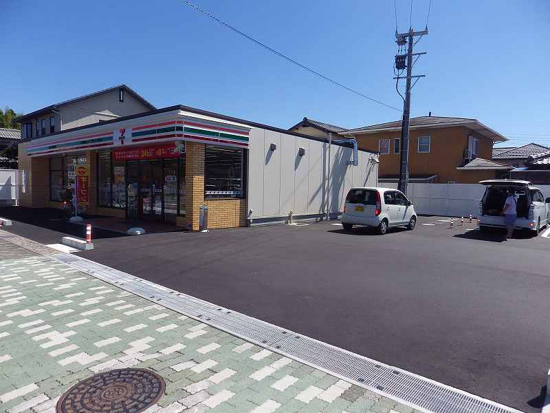 コンビニ　セブン イレブン四日市東垂坂町店（コンビニ）まで245m