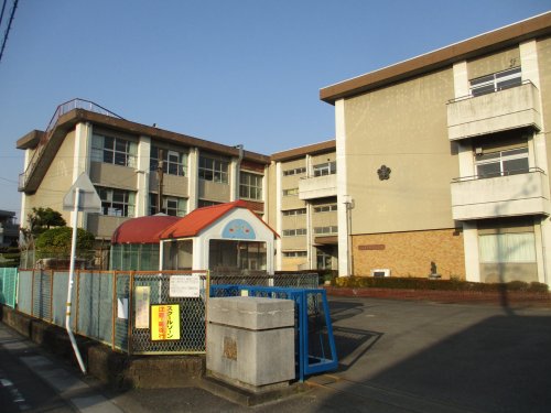小学校　本荘小学校（小学校）まで606m