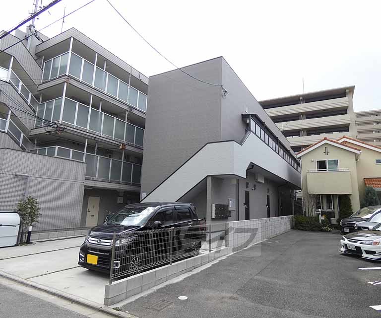 建物外観　ロフトも付いた収納たっぷりの物件です！