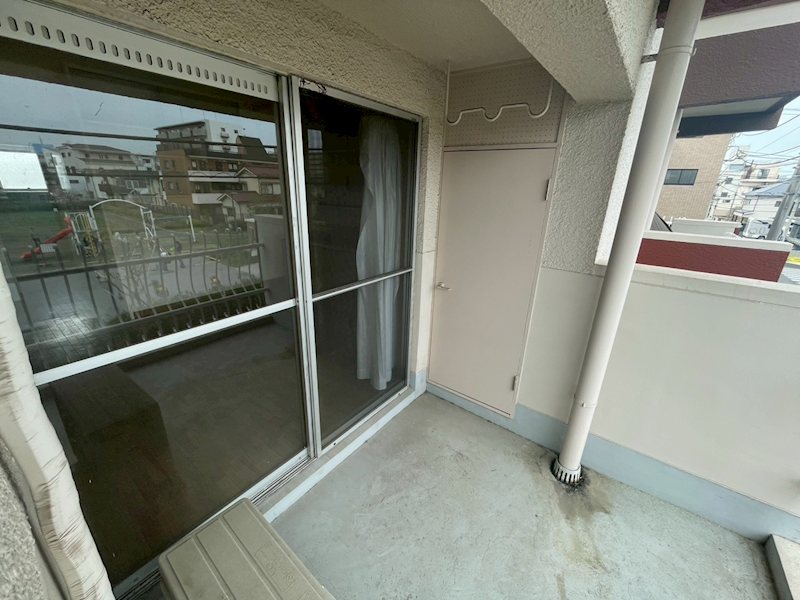 バルコニー　202号室の写真を使用しております。