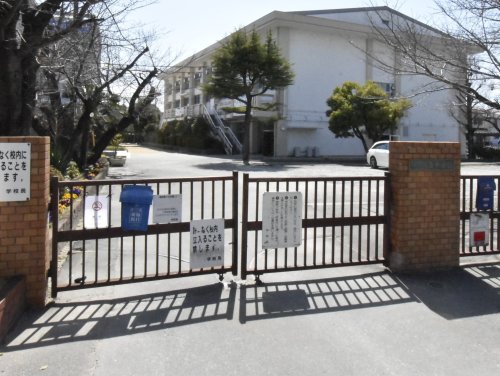 中学校　西中学校（中学校）まで754m