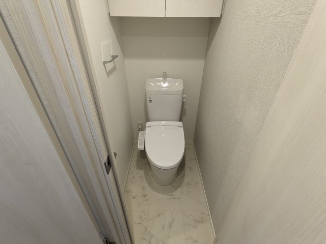 トイレ　温水洗浄便座です