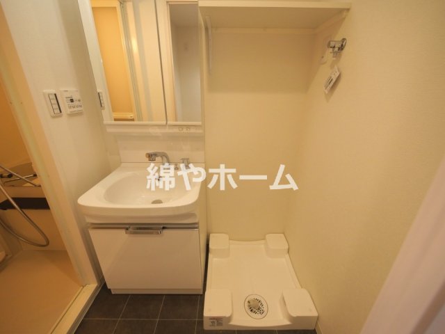 洗面設備　独立洗面化粧台が付いています