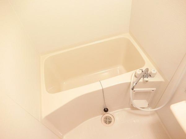 バス・シャワールーム　キレイにリフォームされています！