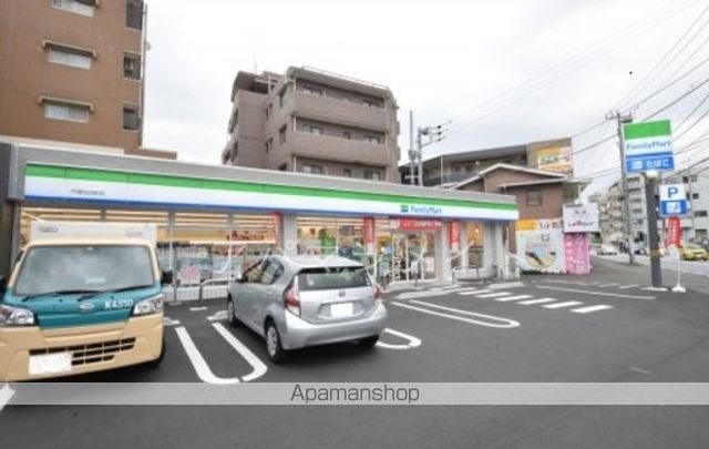コンビニ　ファミリーマート戸塚吉田町店（コンビニ）まで300m