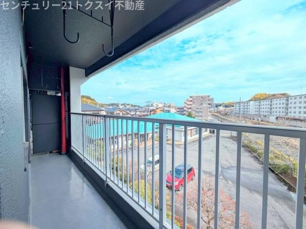 バルコニー　同物件、別室の写真です。