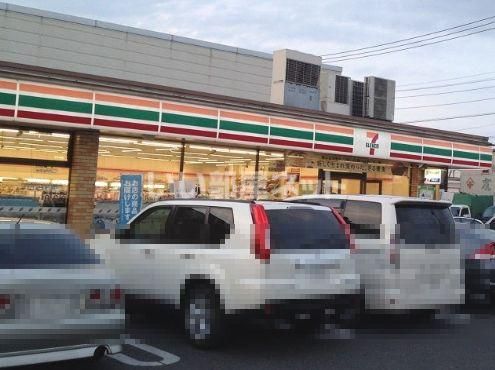 コンビニ　セブン-イレブン水戸笠原卸売センター店（コンビニ）まで557m