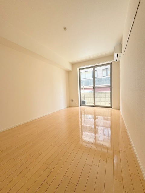 居室・リビング　★明るいフローリングの角部屋です★