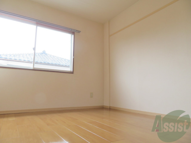 その他部屋・スペース　寝室は６帖の洋室です。丁度いい広さでリラックス出来そうですね