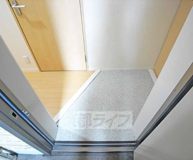 玄関　広々とした玄関です。