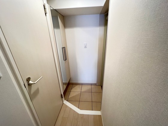 玄関　※別号室の写真です
