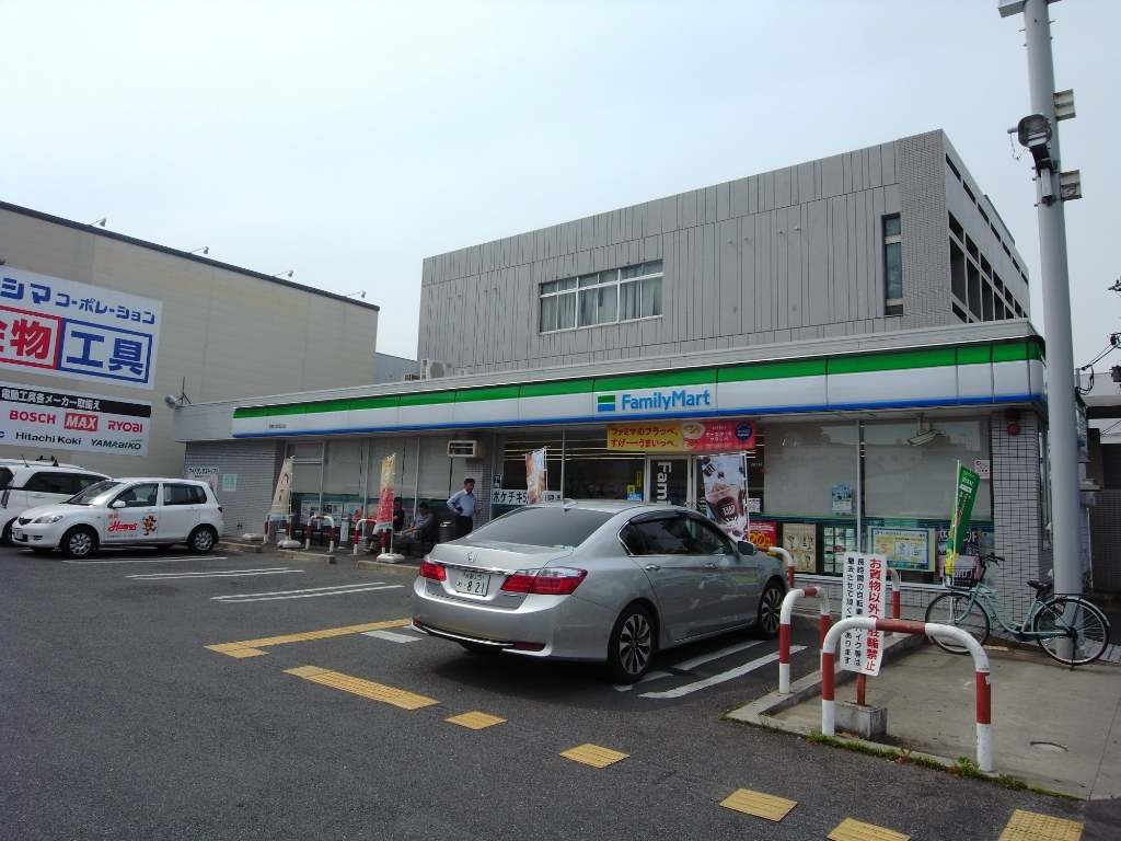 コンビニ　ファミリーマート 葛野大路高辻店（コンビニ）まで137m