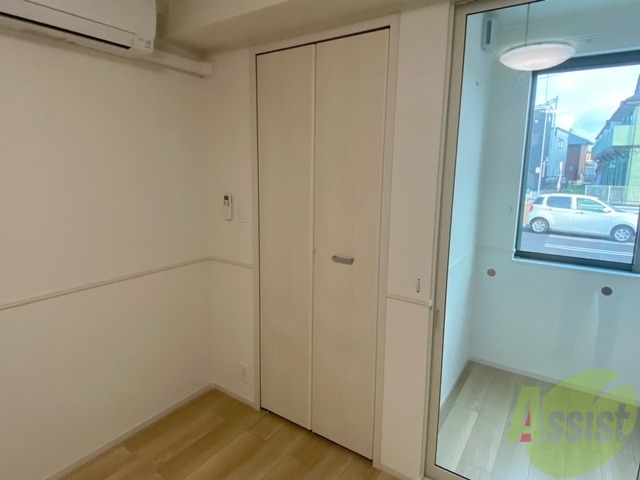 収納　洋室のクローゼットです、収納力が気になりますね