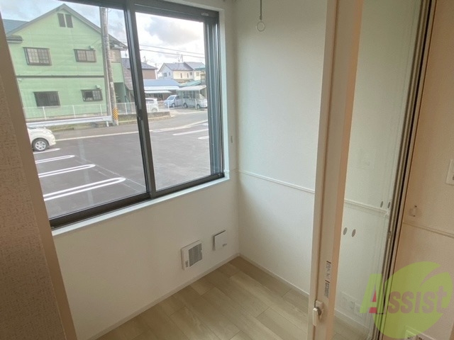 バルコニー　サンルームです、南向きではかどりそうですね
